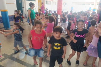 Foto - CARNAVAL nas Creches e Escolas Municipais!