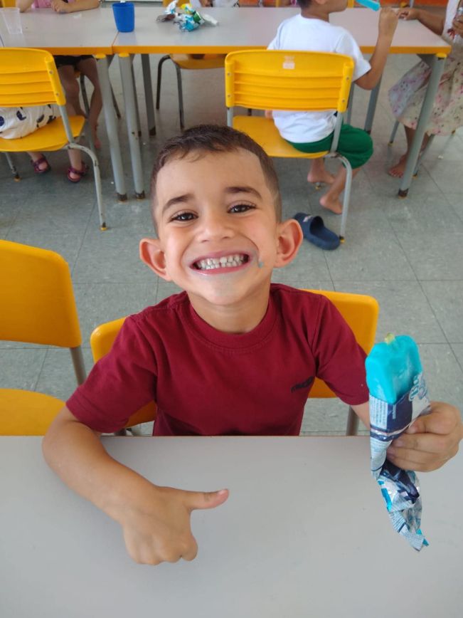 Crianças Brincando Com Comida Plástica Na Creche. Imagem de Stock - Imagem  de divertimento, infância: 172690763