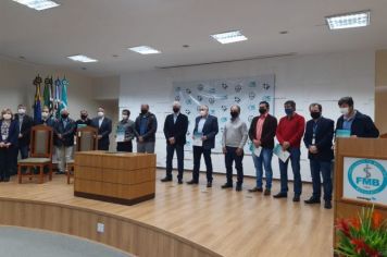 PREFEITO MIGUEL ASSINA CONVÊNIO COM O HOSPITAL DA UNESP E A FAMESP PARA A REALIZAÇÃO DE 900 TESTES DA COVID-19.