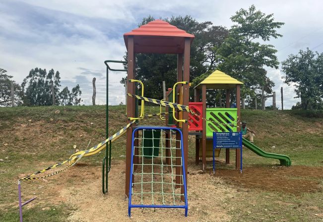 Novo Parquinho entregue no bairro CDHU!