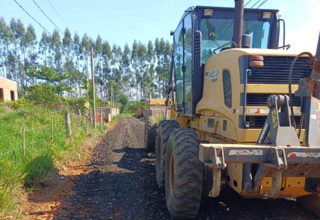 Equipe do Almoxarifado Municipal em ação no bairro Félix