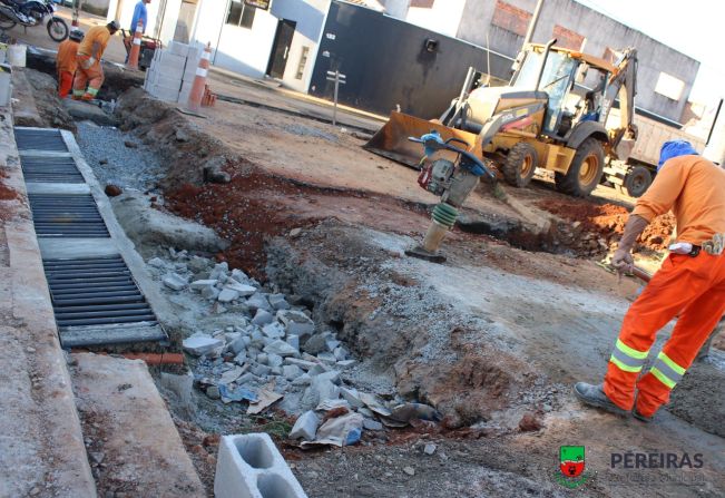 A drenagem no bairro São Benedito está avançando rapidamente!